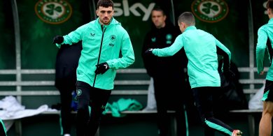 Aisling na hÉireann beo ar éigean agus Ronaldo agus a chairde i mBaile Átha Cliath