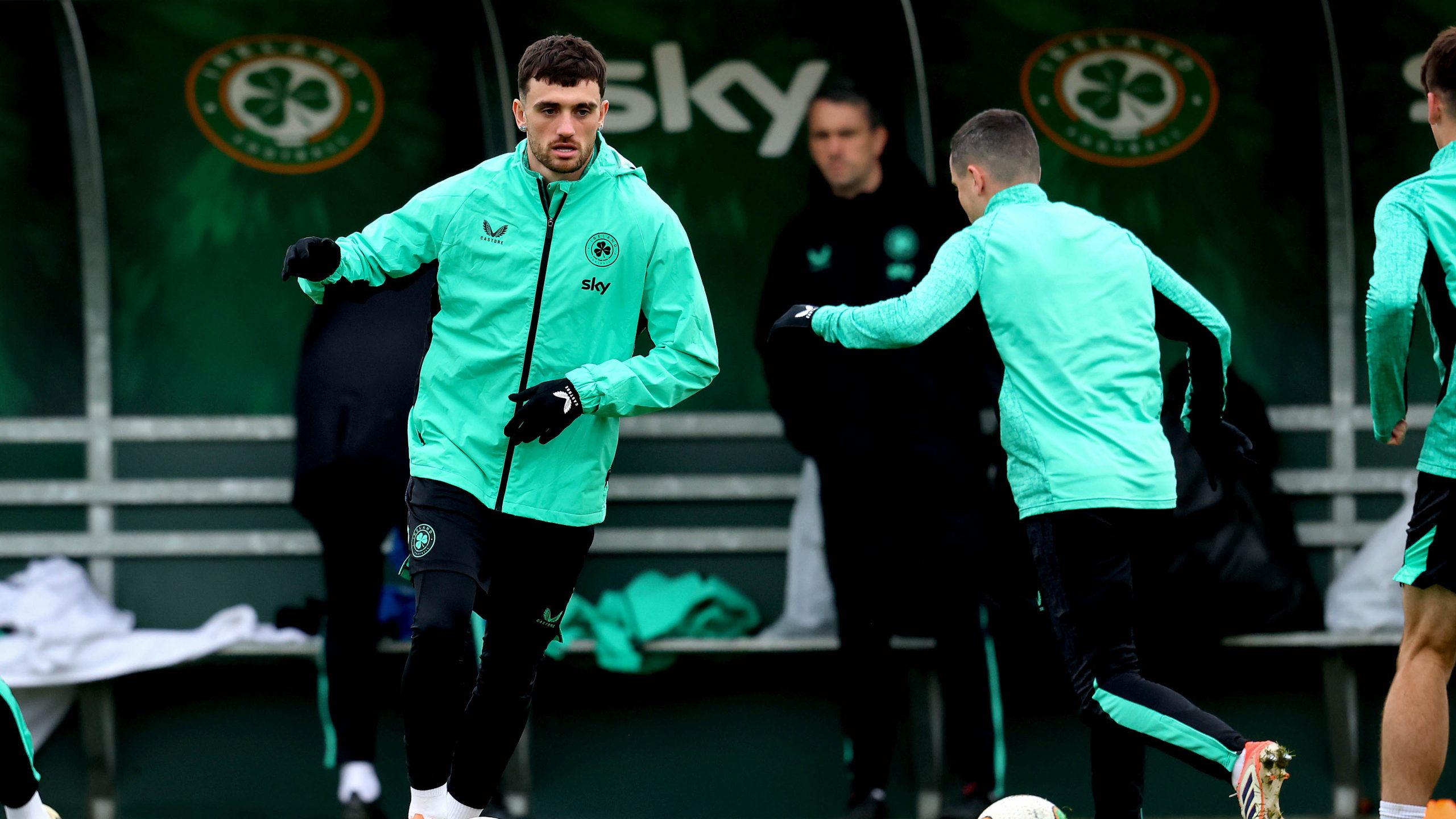 Aisling na hÉireann beo ar éigean agus Ronaldo agus a chairde i mBaile Átha Cliath