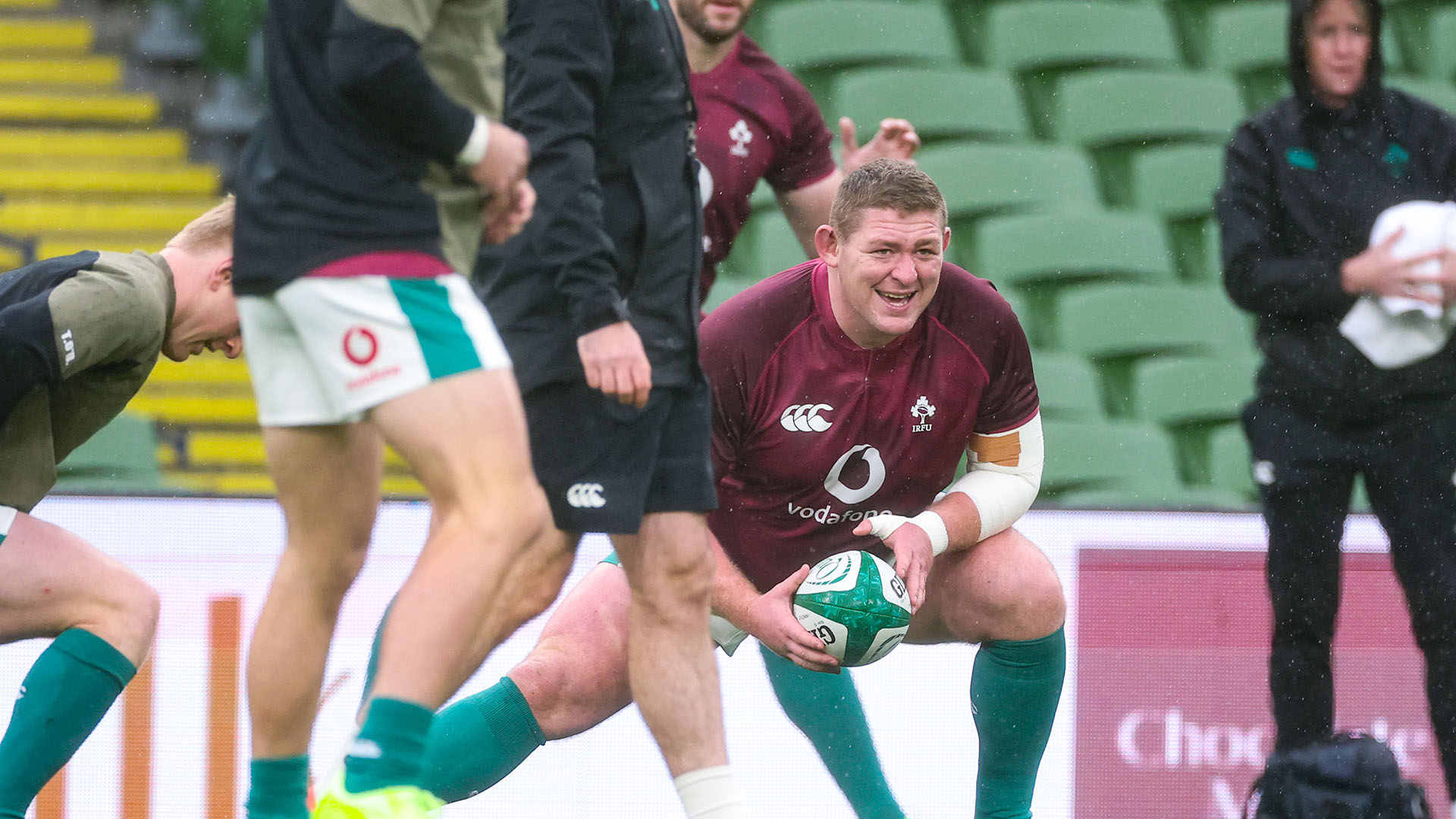 Ní féidir na fadhbanna atá ag Éirinn a cheilt