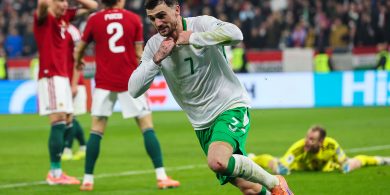 Turas chuig an Bhreatain Bheag nó lár na hEorpa roimh fhoireann na hÉireann