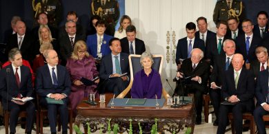‘Ligimis don Ghaeilge bláthú’ – Catherine Connolly insealbhaithe mar an deichiú huachtarán ar Éirinn