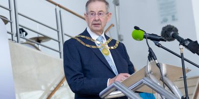 ‘Tá an-seans ag na Daonlathaithe Sóisialta i nGaillimh Thiar mar go bhfuil Gaeilge ag a n-iarrthóir’ – Ó Cuív