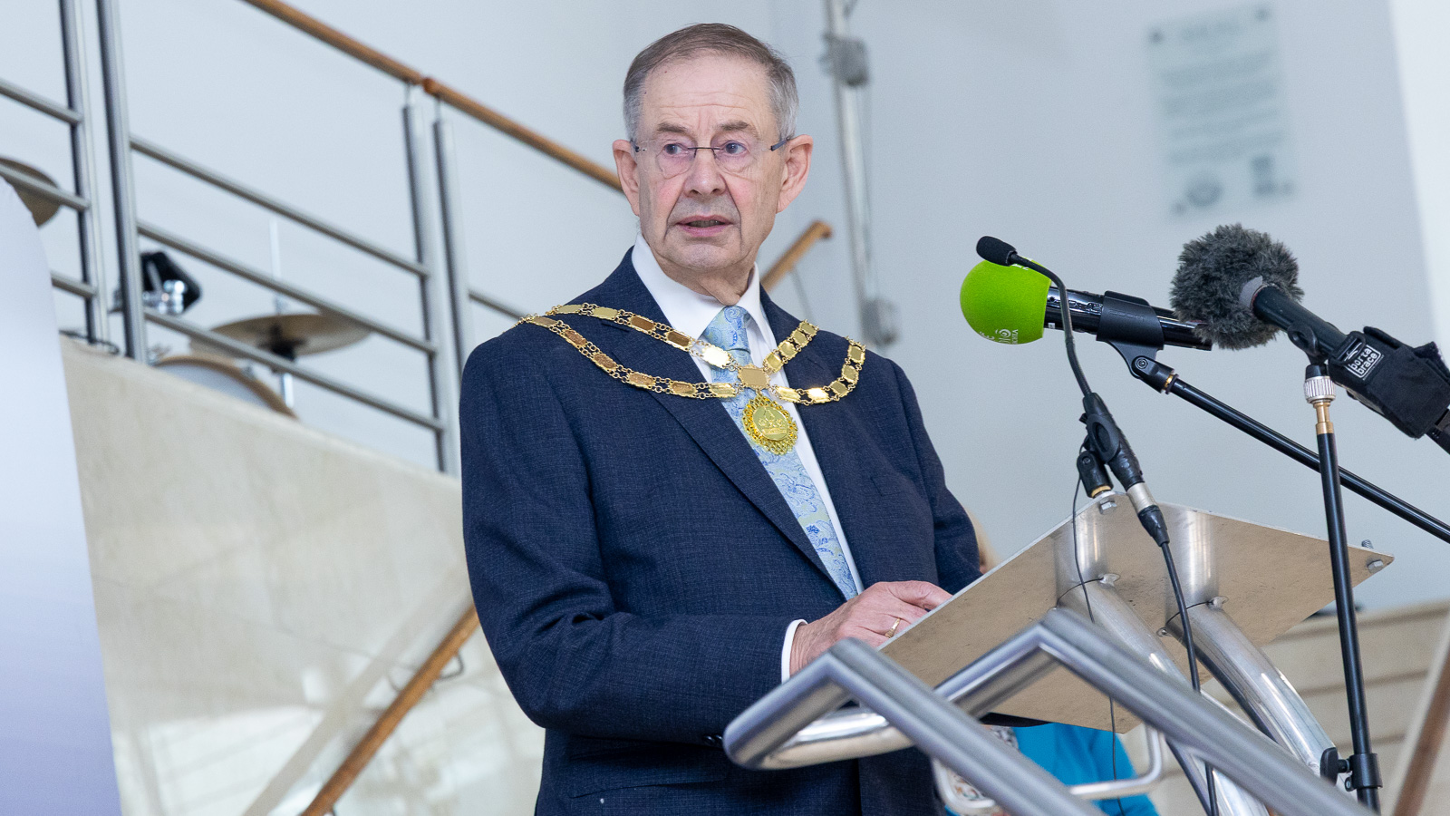 Ráite ag iarAire Cosanta nár cheart d’Éirinn a bheith páirteach i ‘míleatú an Aontais Eorpaigh’