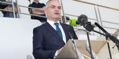 Ná bac an blea, blea, blea, an t-aire Dara Calleary a shocróidh an dáta do Thoghchán Údarás na Gaeltachta