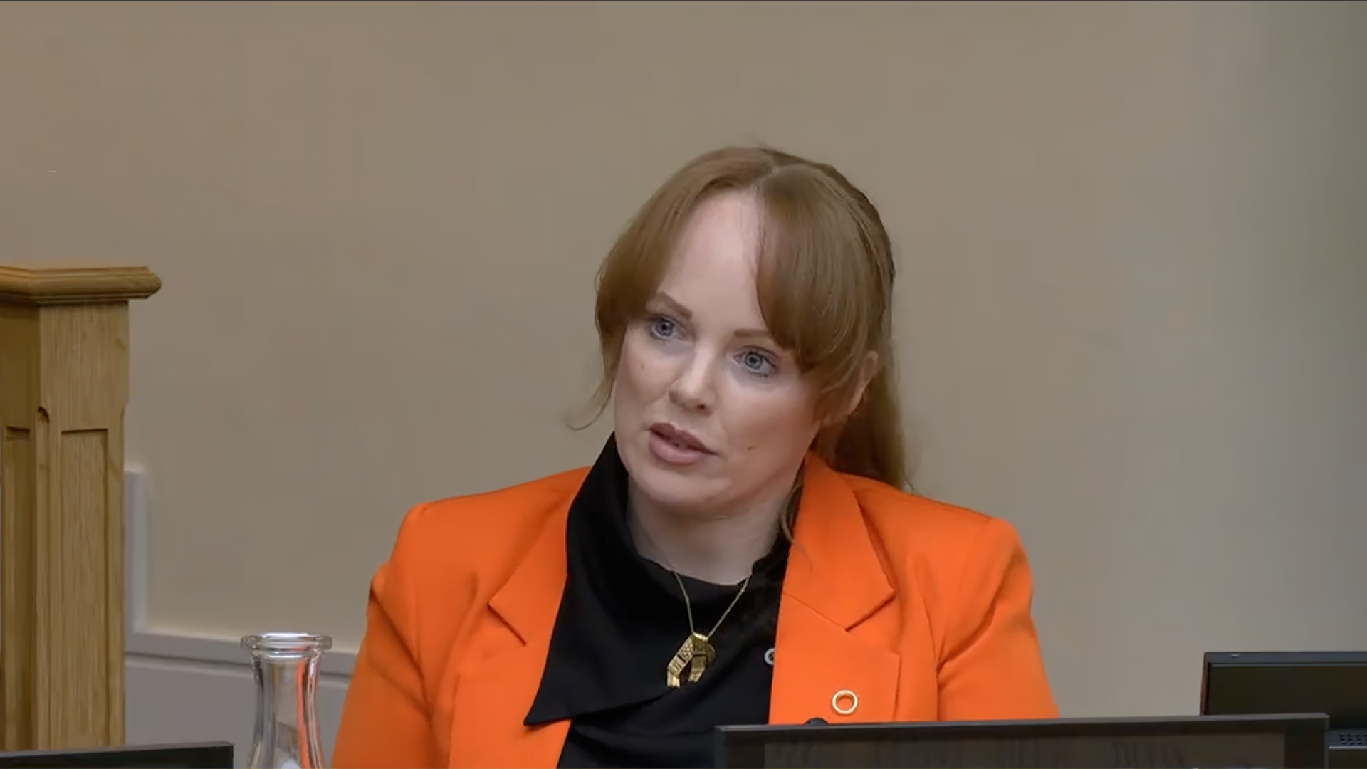 Gan ach 2.3% de naíonraí taobh amuigh den Ghaeltacht ag feidhmiú trí Ghaeilge