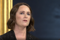 ‘D’iarr an tUachtarán go gcasfaí an ‘Ár nAthair’ i stíl shean-nósach, mar a a theastaigh ó Sheán Ó Riada an chéad lá!’