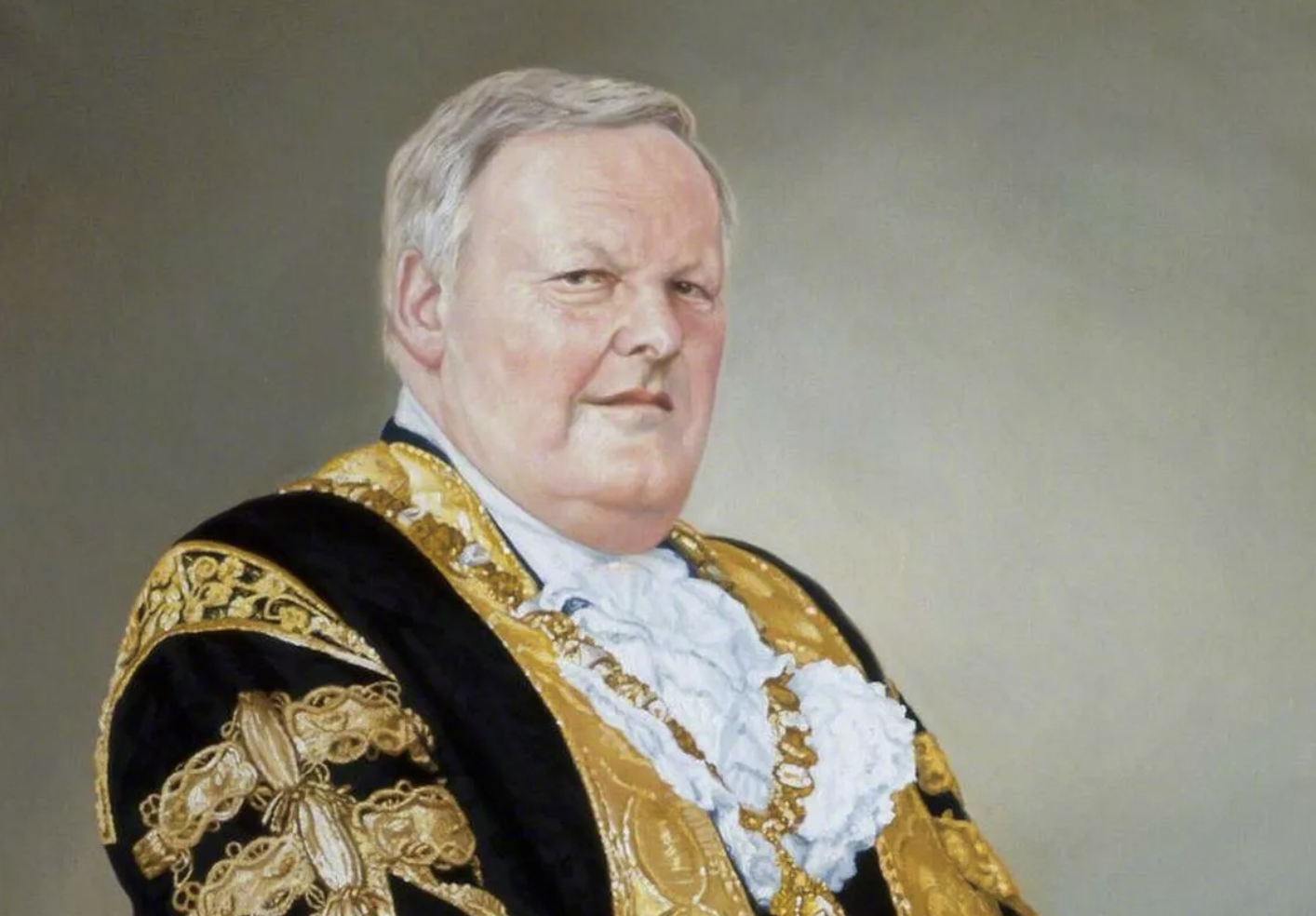 Cinneadh déanta gan aon duine a chúiseamh maidir le heachtra inar deineadh dochar do phortráid i ndiaidh ócáid teanga