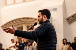 ‘Ardaigh an fhuaim, a Donald Trump’ – bua stairiúil ag Zohran Mamdani i dtoghchán Nua-Eabhrac