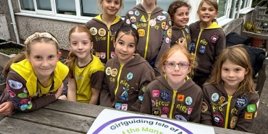 Suaitheantas nua Manainnise ar fáil do ghasóga i Manainn agus ar fud an domhain