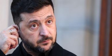 Tabharfaidh muintir na hÚcráine bata agus bóthar do Zelensky i ndiaidh an chogaidh