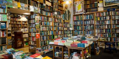 Go deo na ndeor, ní fheicfidh tú aon duine ag sodar ná faoi dheifir Tigh Charlie Byrne