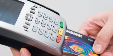 Sochaí gan airgead tirim an Bhrasaíl anois, ach ní athróidh rudaí áirithe go brách