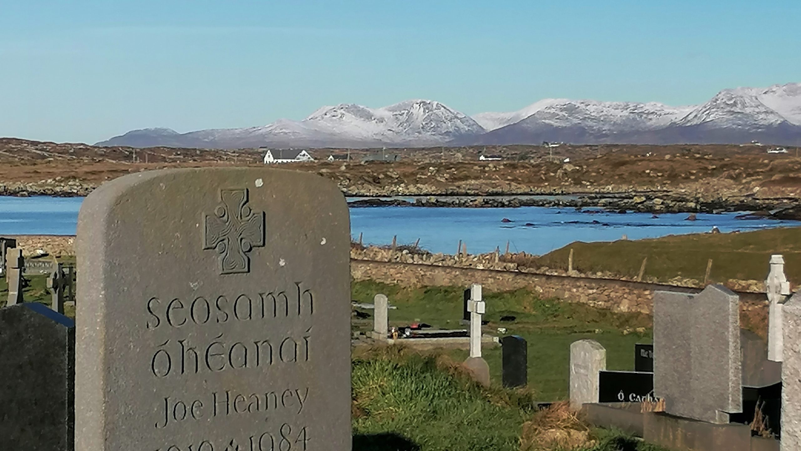 ‘An Nollaig Thiar’ le Laoighseach Ní Choistealbha