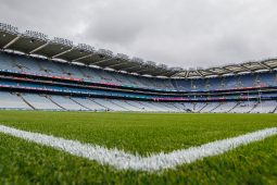 Más ag cruinniú cinn bhliana duit an deireadh seachtaine seo, cuir in airde do láimh