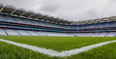 Más ag cruinniú cinn bhliana duit an deireadh seachtaine seo, cuir in airde do láimh