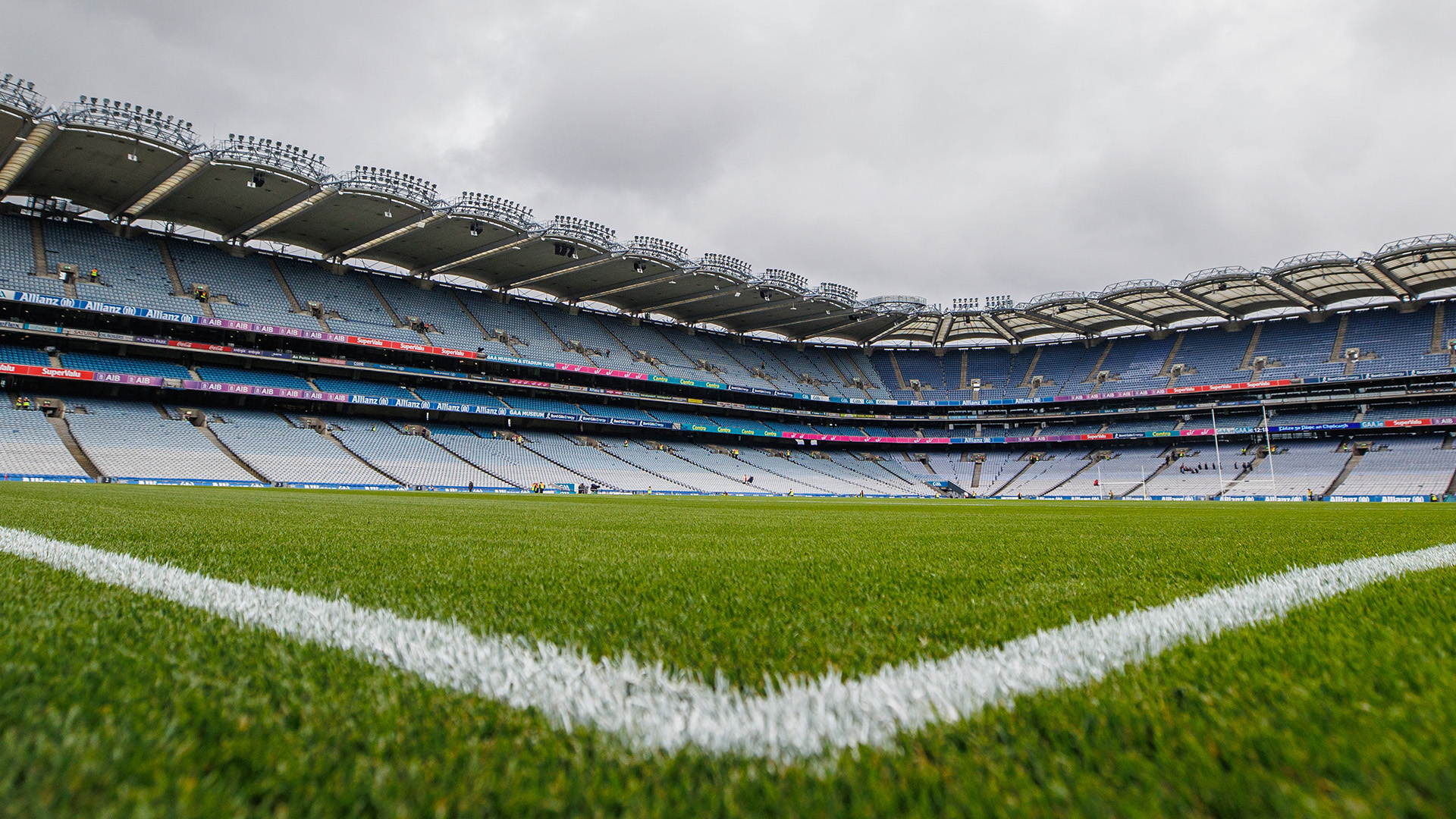 Más ag cruinniú cinn bhliana duit an deireadh seachtaine seo, cuir in airde do láimh