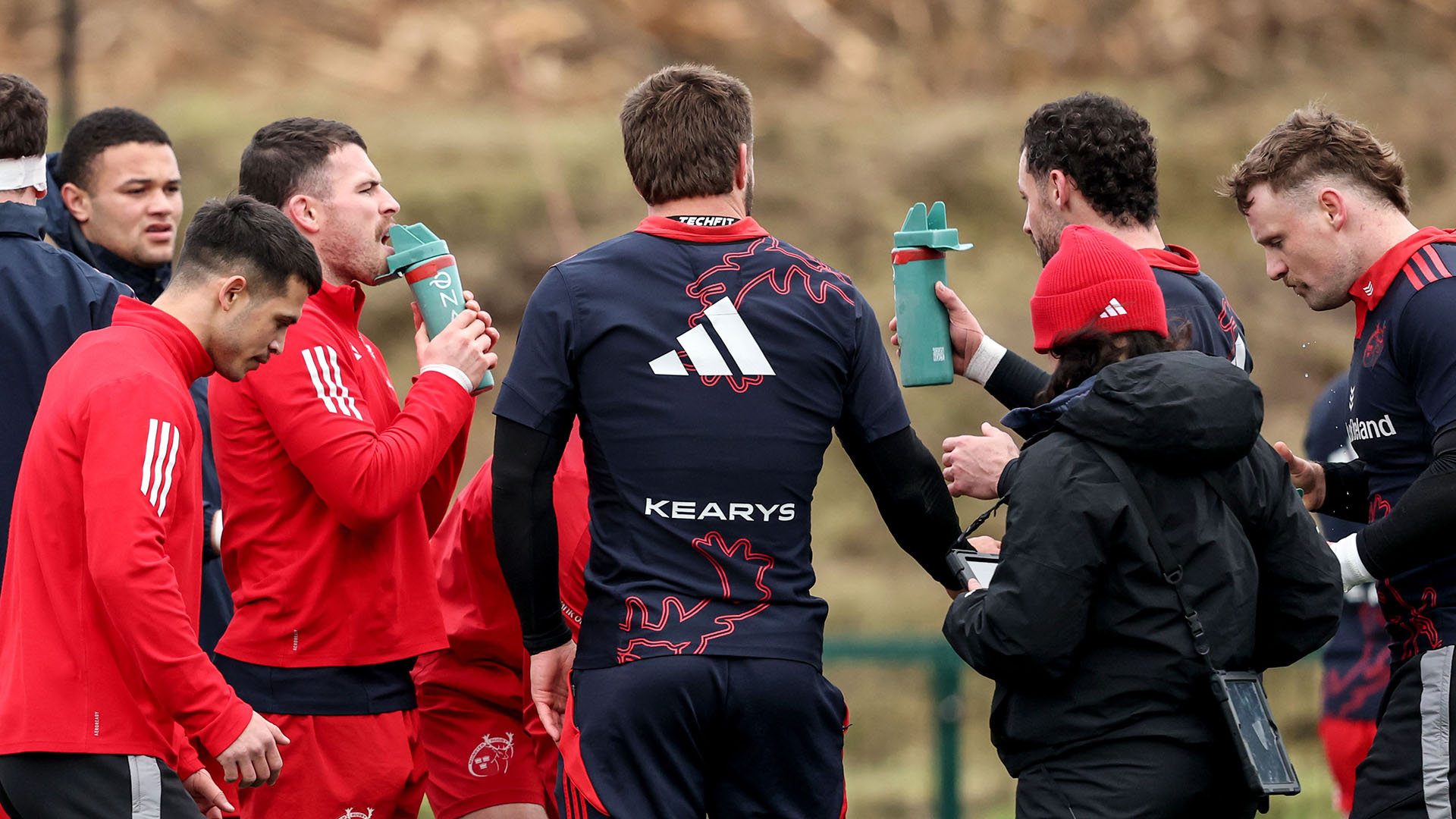 Fios ag na Muimhnigh agus na Connachtaigh gur dóigh go mbeidh a rás rite má theipeann arís orthu