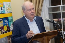 A ‘Cine4’ féin ag teastáil ó fhoilsitheoirí na Gaeilge – Alan Esslemont