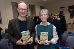 Tuairimí láidre barrúla Pheadair Neilí roinnte ag seoladh ‘Castar linn é’ ar an gCeathrú Rua