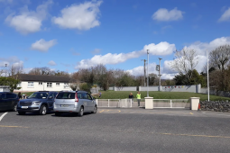 ‘Raiméis is leithscéalta’ – míshástacht faoi dhearcadh na Roinne Oideachais i leith scoil Ghaeltachta