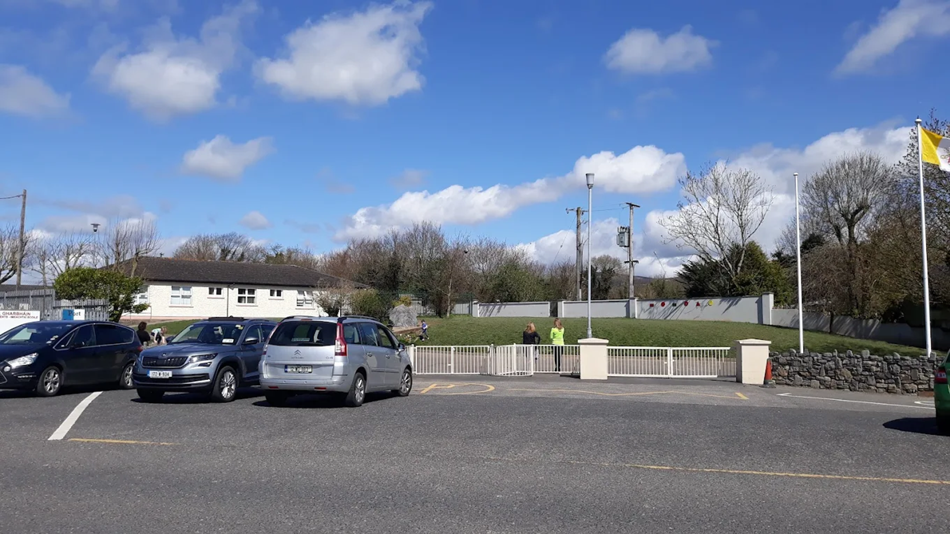 ‘Raiméis is leithscéalta’ – míshástacht faoi dhearcadh na Roinne Oideachais i leith scoil Ghaeltachta