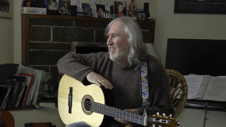 ‘Oirfideach ildánach’ – Seoirse Ó Dochartaigh, ceoltóir, scríbhneoir agus ealaíontóir, ar shlí na fírinne