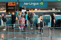 Turas tugtha ó oirthear na hEorpa go dtí Cathair na Mart – agus mé fós san aerfort