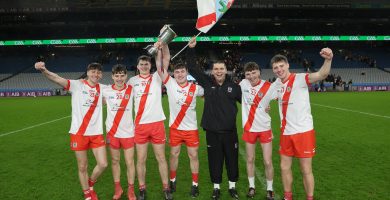 Scoth na bpictiúr ó Pháirc an Chrócaigh agus craobh na hÉireann buaite ag an nGaeltacht