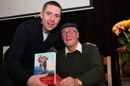 Slua mór ar an mBuailtín do sheoladh ‘An Spailpín Fánach’ le Micheál Ó Sé