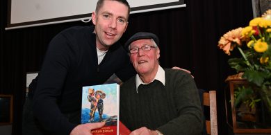 Slua mór ar an mBuailtín do sheoladh ‘An Spailpín Fánach’ le Micheál Ó Sé