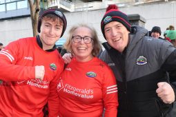 GAILEARAÍ: I bPáirc an Chrócaigh le haghaidh an tráthnóna! Scoth na bpictiúr ó bhua stairiúil an Daingin…