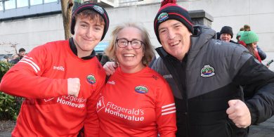 GAILEARAÍ: I bPáirc an Chrócaigh le haghaidh an tráthnóna! Scoth na bpictiúr ó bhua stairiúil an Daingin…