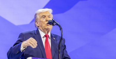 Tá an tIarthar ag dul síos ach an gcaithfidh muid dul síos in éineacht leis?