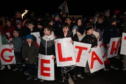 An cairdeas nua i gCorca Dhuibhne le tástáil, Perret ag déanamh aithrise ar Parrot agus mórtas teanga Charlie Smyth