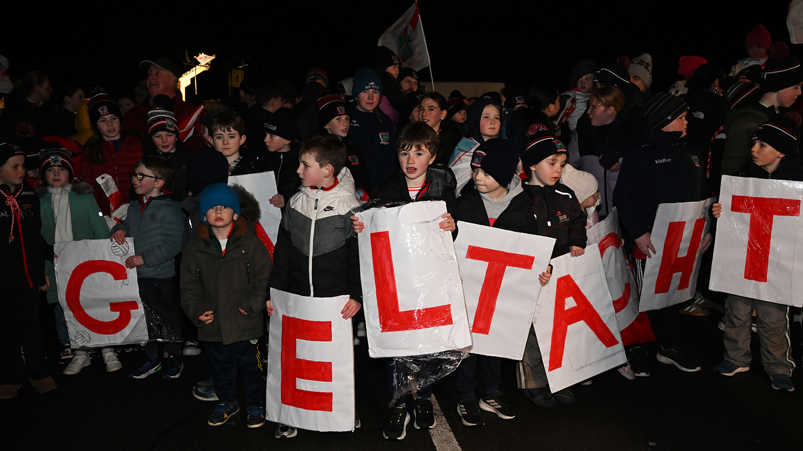 An cairdeas nua i gCorca Dhuibhne le tástáil, Perret ag déanamh aithrise ar Parrot agus mórtas teanga Charlie Smyth