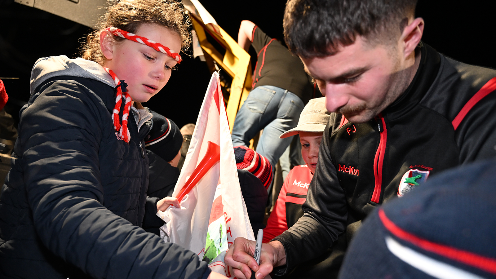 GAILEARAÍ: Fáilte mhór abhaile curtha ag muintir na Gaeltachta roimh sheaimpíní na hÉireann