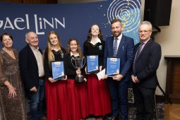GAILEARAÍ: Gaelcholáiste Luimnigh agus Coláiste Chroí Mhuire, An Spidéal, ina seaimpíní 2026 ag díospóireachtaí  Gael Linn