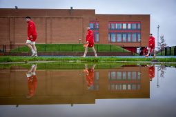 Fainic na Muimhnigh agus iad faoi bhrú