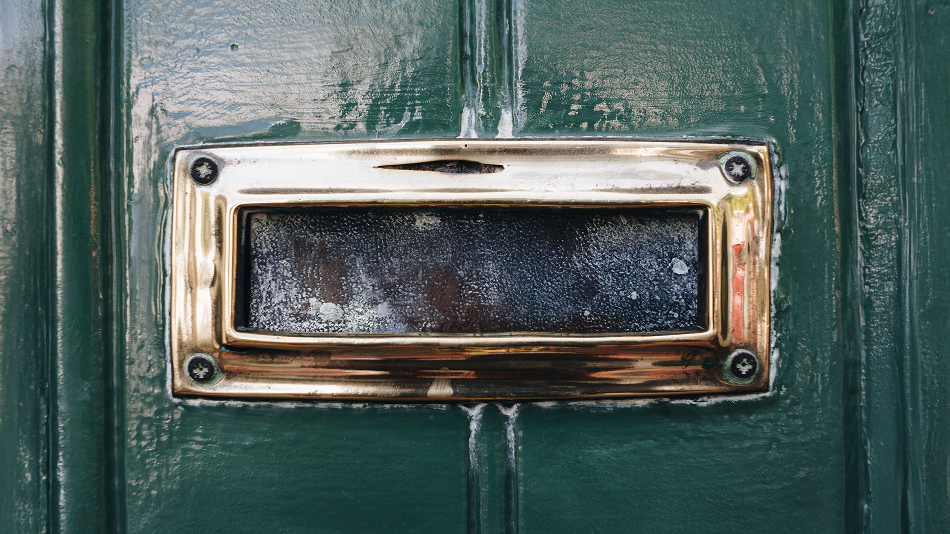 Is fánach an áit a gcloisfeadh cluas ar bior scéal suimiúil