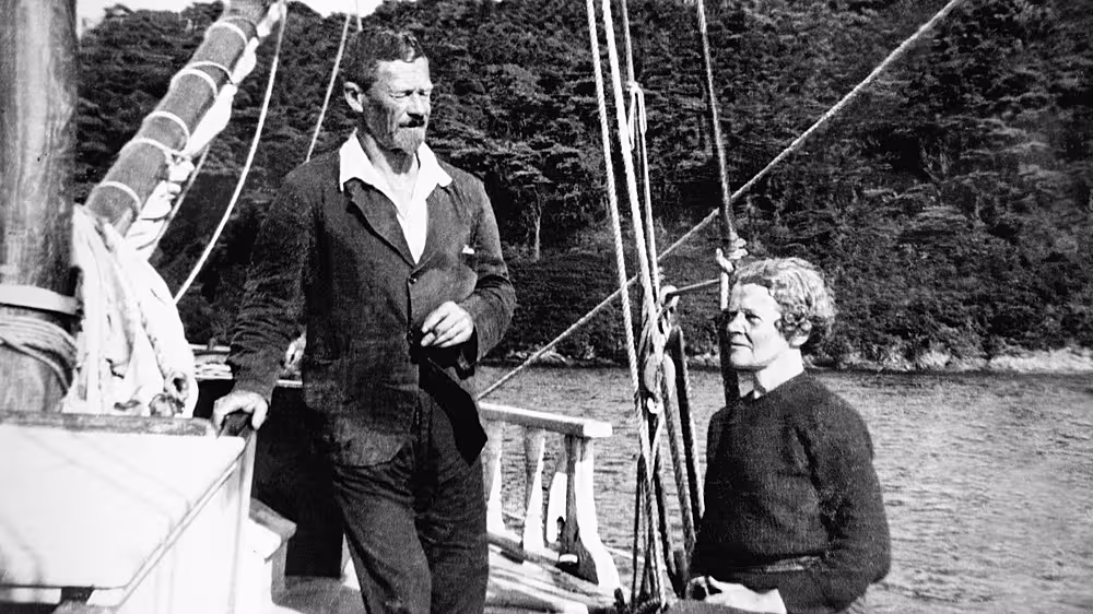 Aitheantas tugtha ar deireadh don chéad chainteoir Gaeilge a sheol timpeall na cruinne