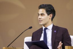 Ionadh san Ísiltír agus rialtas mionlaigh á bhunú ag Rob Jetten