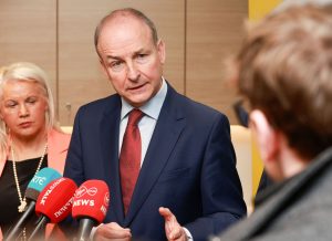 Is beag cor a thógfadh sé cruachás ceannaireachta a chothú