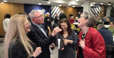 GAILEARAÍ: Slua breá i láthair do sheoladh Eachtraí san Eoraip