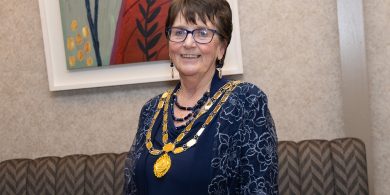 GAILEARAÍ: An scríbhneoir Áine Ní Ghlinn insealbhaithe ina hUachtarán nua ar Oireachtas na Gaeilge