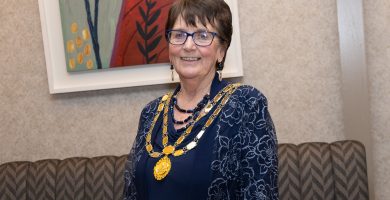 GAILEARAÍ: An scríbhneoir Áine Ní Ghlinn insealbhaithe ina hUachtarán nua ar Oireachtas na Gaeilge