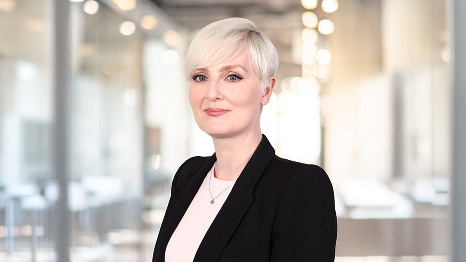 GNÉ-ALT FÓGRAÍOCHTA: Maoirseacht Dócmhainneachta agus Cuntasacht Stiúrthóirí: Ról Cosanta Poiblí an Údaráis um Fhorfheidhmiú Corparáideach le Cathy Shivnan