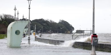 Ní chaithfidh rialtas ar bith ‘dóthain’ airgid go deo ar bheartais in aghaidh tuilte