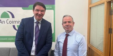 Imní ar Deeds faoi cad a tharlóidh do chaighdeáin teanga nua nuair a fhoilseofar iad