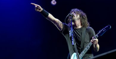 ‘Tá an séipéilín beag fós ina sheasamh’ – sceitimíní faoi chuairt Foo Fighters ar an Daingean