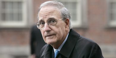 Dia beag ab ea an Seanadóir George Mitchell… go dtí nárbh ea
